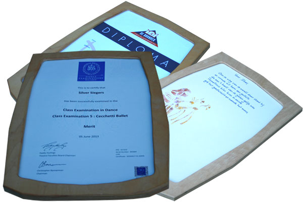 Exclusieve berken houten diploma en certificaten lijst Congratz van berkenhout, ontworpen door Dutch Art Design.