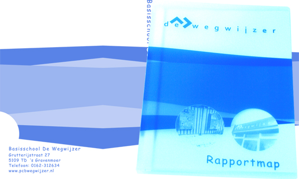 Duurzaam en 100% recyclebaar: de nieuwe, in blauw zeefdruk bedrukte rapportmap, van Protestant christelijke basisschool De Wegwijzer in 's-Gravenmoer.