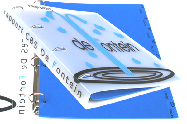 Rapport ringbandmap en een set speciaal gemaakte blauwe tabbladen voor Christelijke Basisschool De Fontein uit Breda.