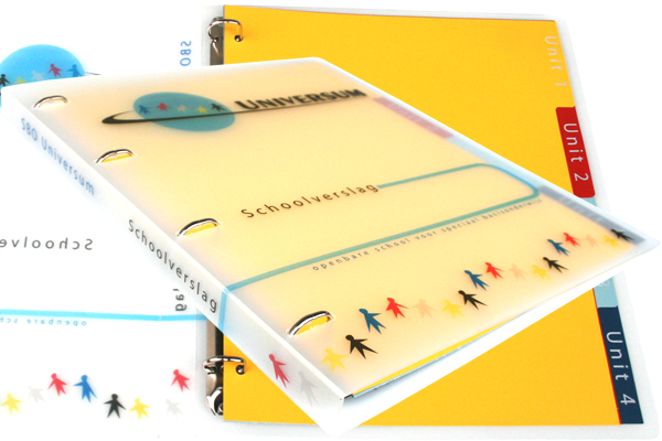 Nieuwe full colour digitaal bedrukte schoolmap en set gele tabbladen voor SBO Universum in Amsterdam.