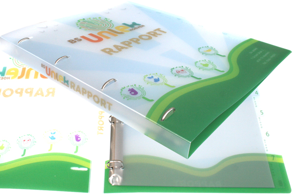 Full colour digitaal bedrukt en een 7-delig transparante set tabbladen: de nieuwe schoolmap van basisschool Uniek in Hoeven.