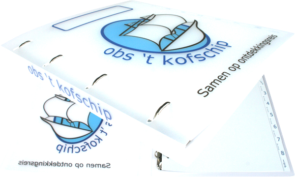 De nieuwe schoolmap voor 't Kofschip in Zeewolde, zeg maar het logboek van de leerling, is full colour bedrukt en is gemaakt van minder milieubelastend polypropeen van een extra zware kwaliteit. 
